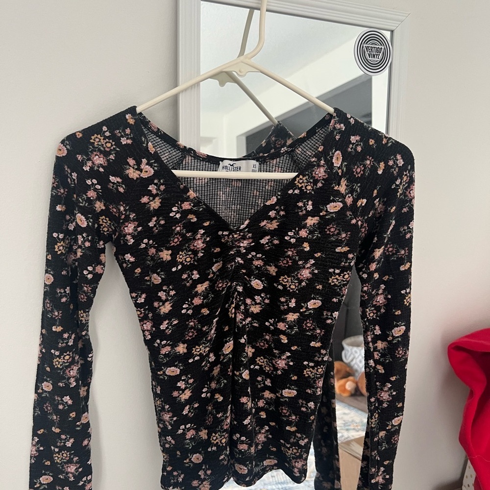 Hollister Floral Long sleeve textured top - Picture 2 of 3